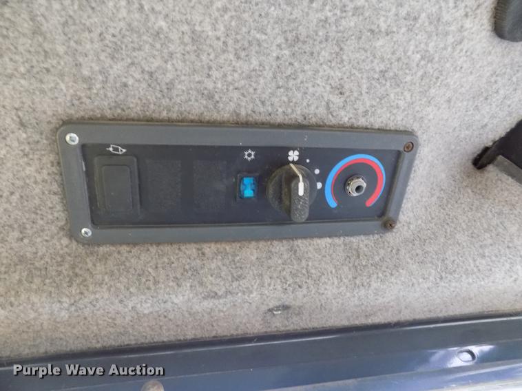 image for item DD3545 1999 New Holland LS180 skid steer