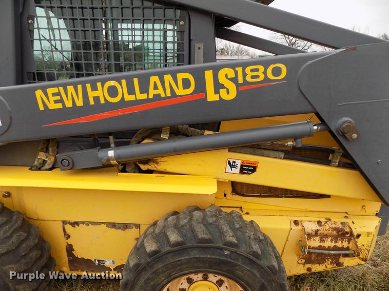 image for item DD3545 1999 New Holland LS180 skid steer