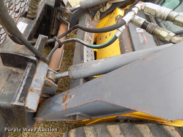 image for item DD3545 1999 New Holland LS180 skid steer