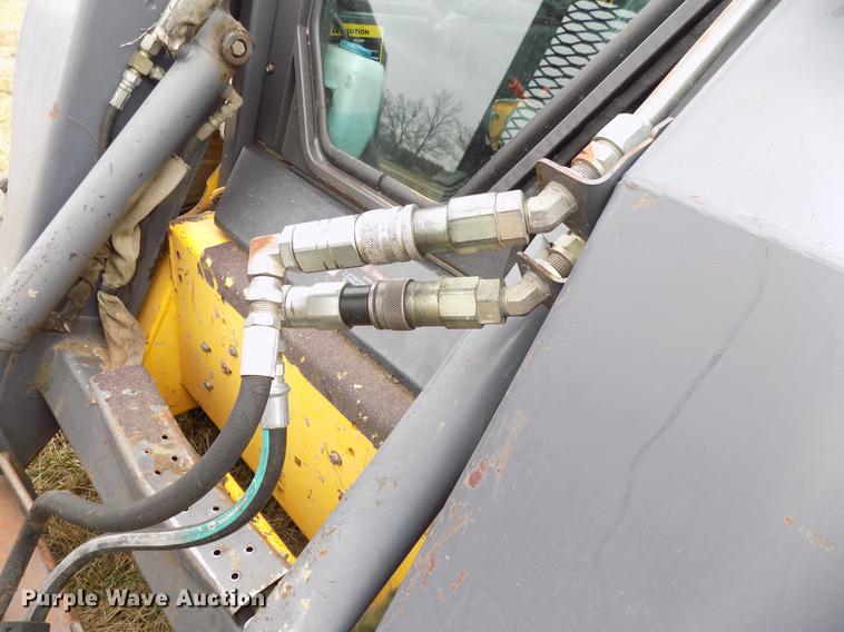 image for item DD3545 1999 New Holland LS180 skid steer