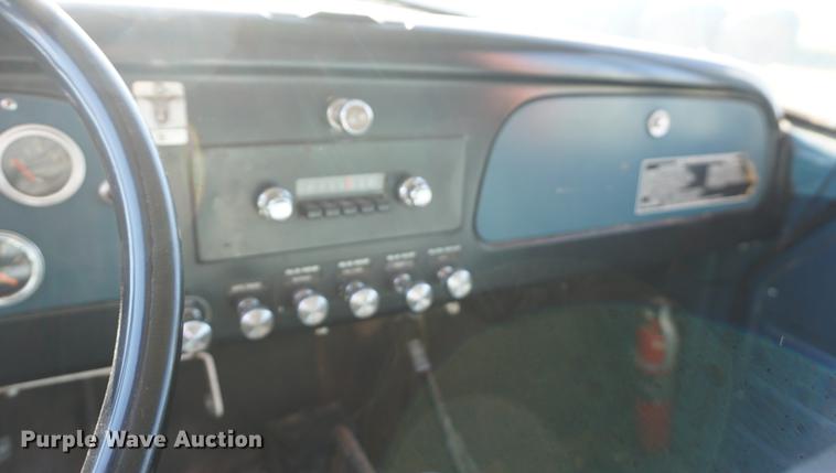 image for item DF1586 1976 International Loadstar 1800 grain truck