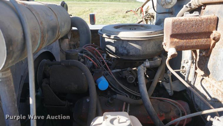 image for item DF1586 1976 International Loadstar 1800 grain truck