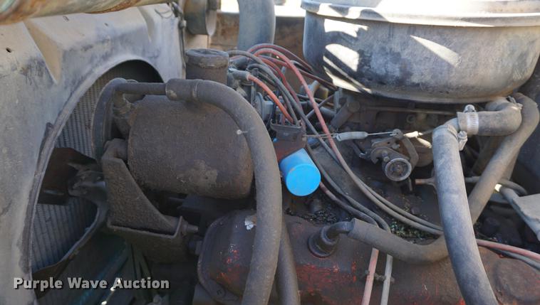 image for item DF1586 1976 International Loadstar 1800 grain truck