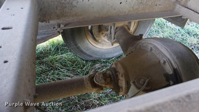 image for item DF1586 1976 International Loadstar 1800 grain truck