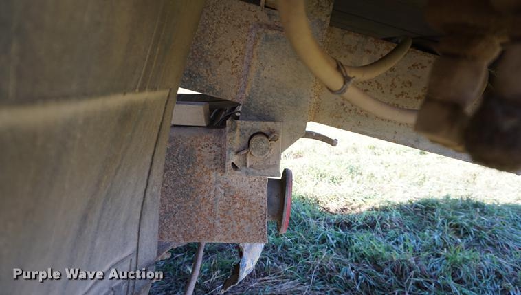 image for item DF1586 1976 International Loadstar 1800 grain truck