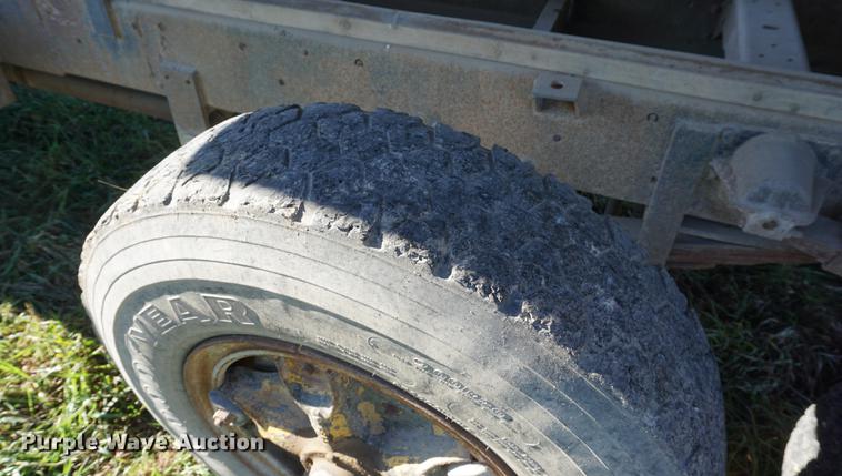 image for item DF1586 1976 International Loadstar 1800 grain truck