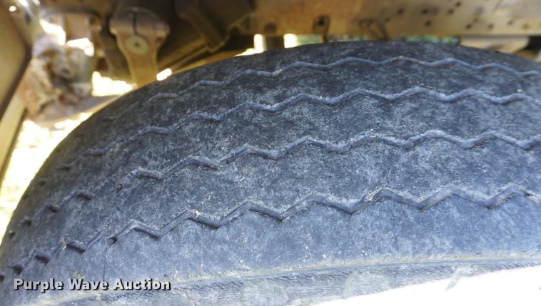 image for item DF1586 1976 International Loadstar 1800 grain truck