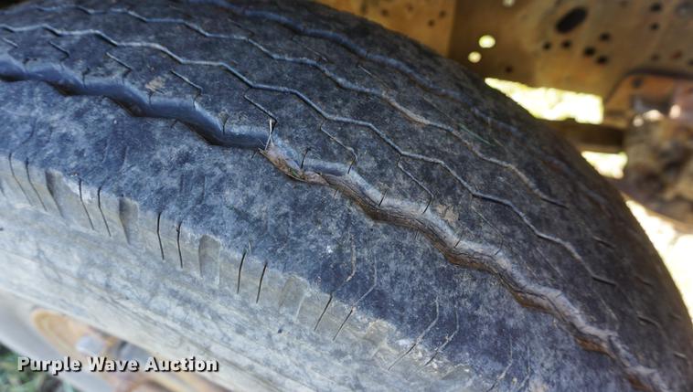 image for item DF1586 1976 International Loadstar 1800 grain truck