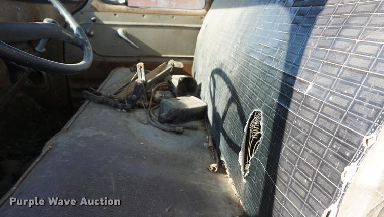 image for item DF1589 1959 Chevrolet 60 applicator truck