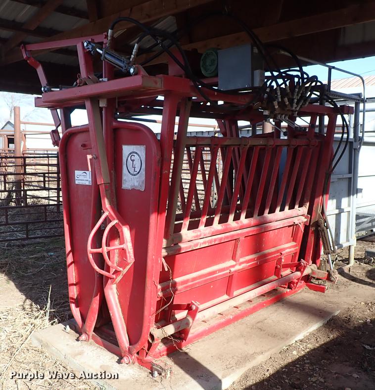 image for item DG2905 Central Livestock Equipment squeeze chute