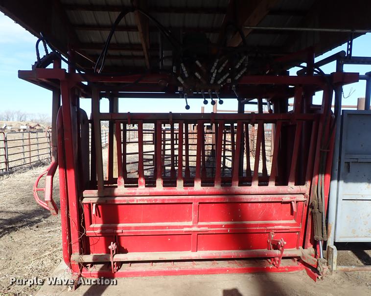 image for item DG2905 Central Livestock Equipment squeeze chute