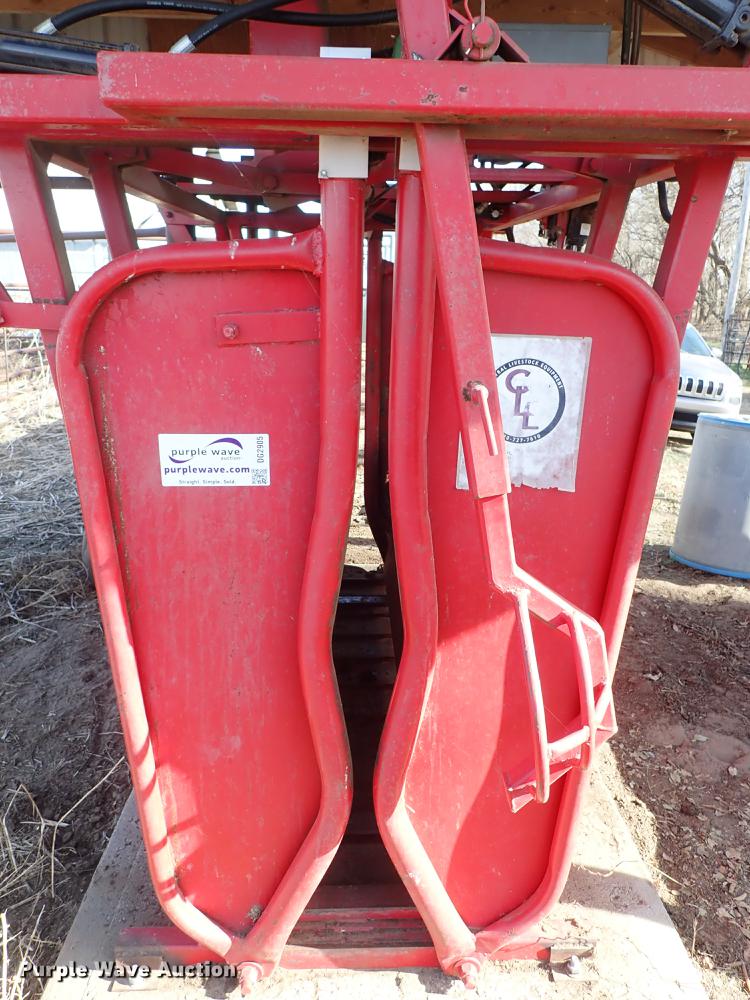 image for item DG2905 Central Livestock Equipment squeeze chute