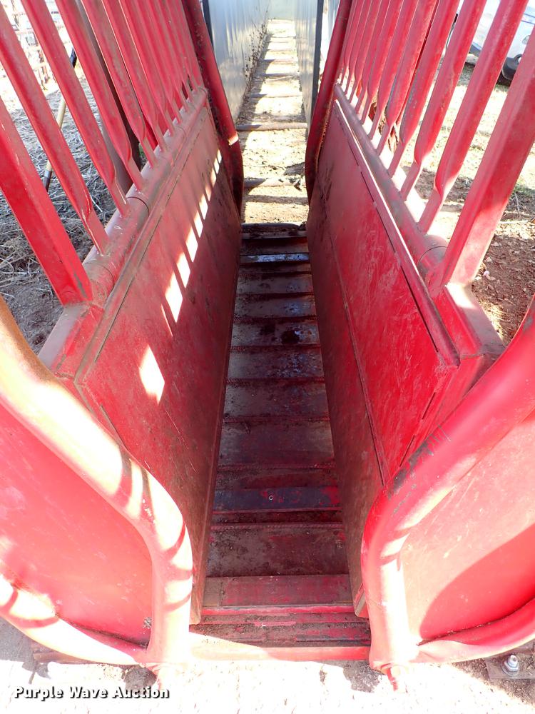 image for item DG2905 Central Livestock Equipment squeeze chute