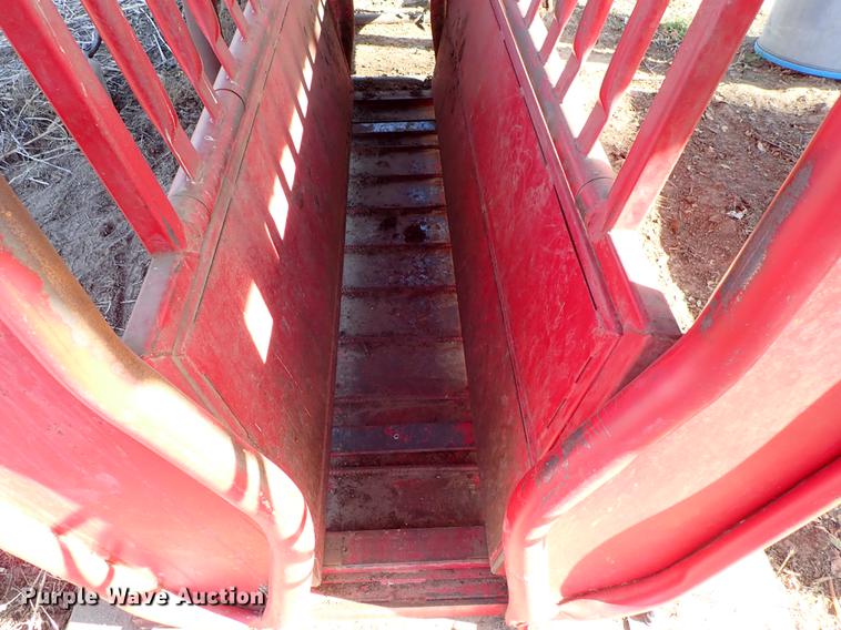 image for item DG2905 Central Livestock Equipment squeeze chute