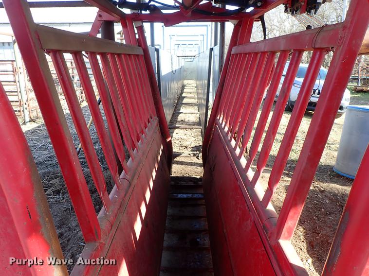 image for item DG2905 Central Livestock Equipment squeeze chute