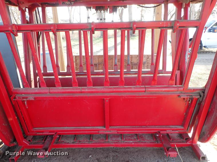 image for item DG2905 Central Livestock Equipment squeeze chute