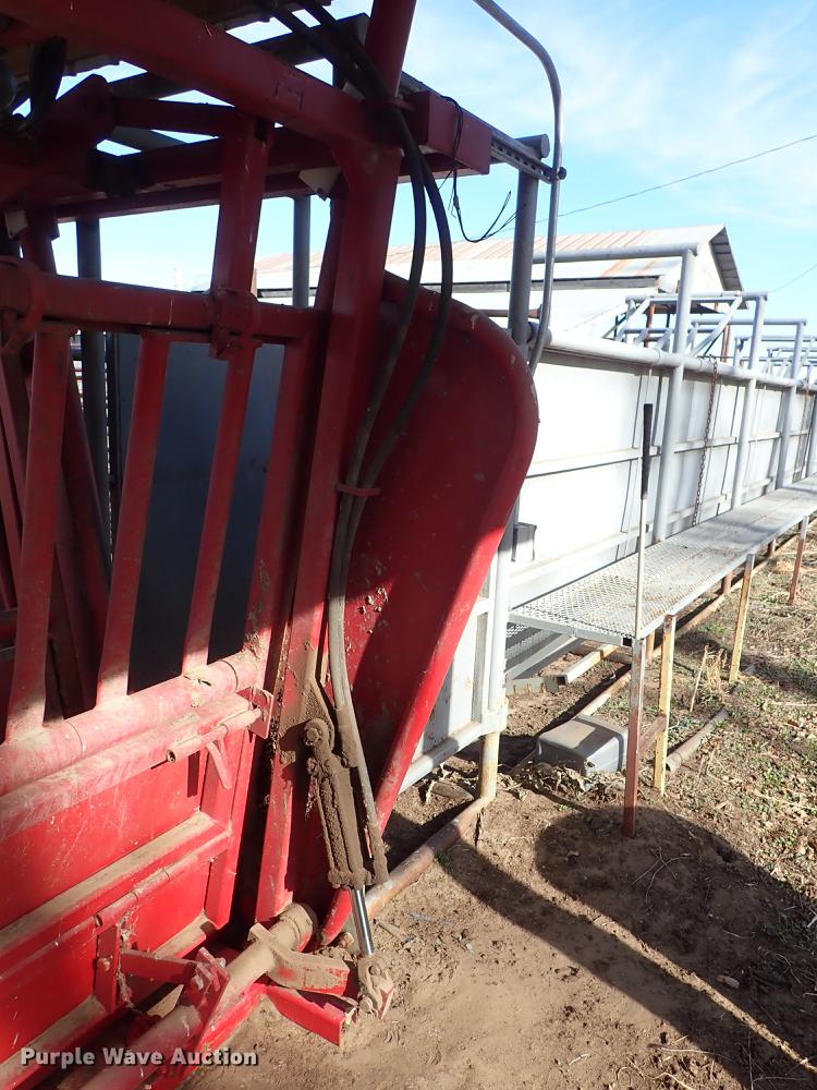 image for item DG2905 Central Livestock Equipment squeeze chute