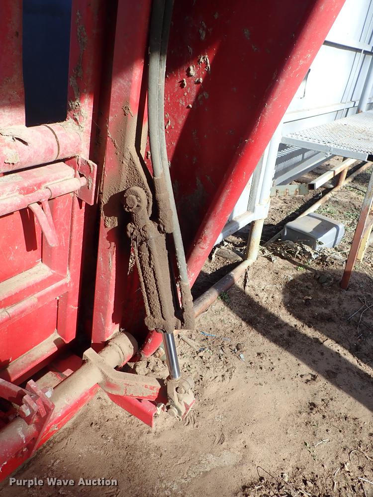 image for item DG2905 Central Livestock Equipment squeeze chute