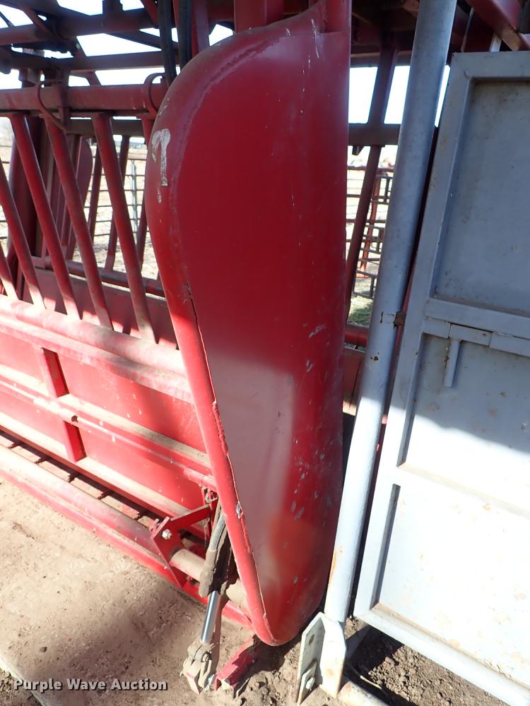 image for item DG2905 Central Livestock Equipment squeeze chute