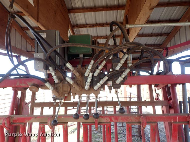 image for item DG2905 Central Livestock Equipment squeeze chute