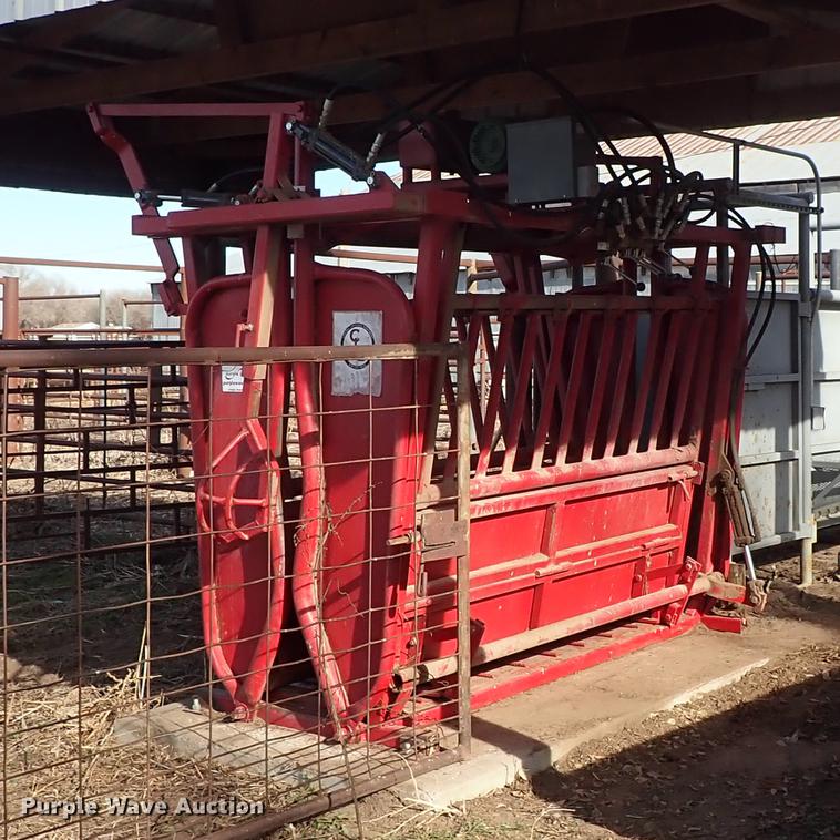 image for item DG2905 Central Livestock Equipment squeeze chute