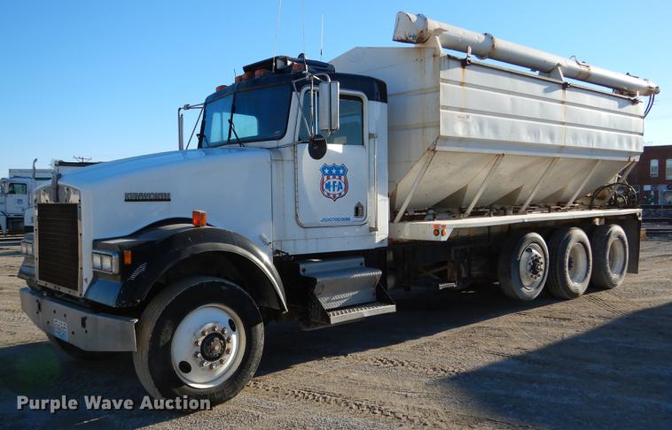 image for item DX9479 1989 Kenworth W900B fertilizer truck