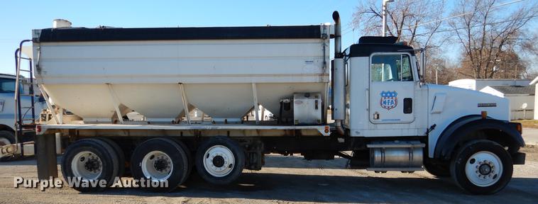 image for item DX9479 1989 Kenworth W900B fertilizer truck