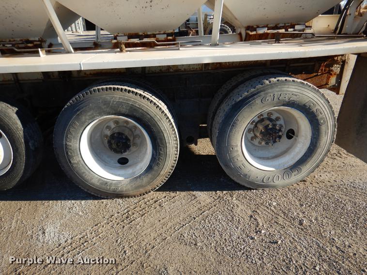 image for item DX9479 1989 Kenworth W900B fertilizer truck