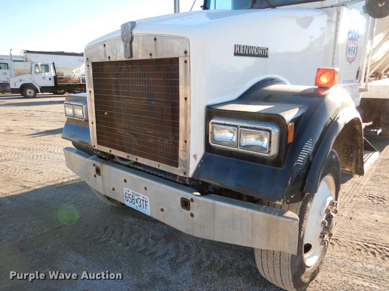image for item DX9479 1989 Kenworth W900B fertilizer truck