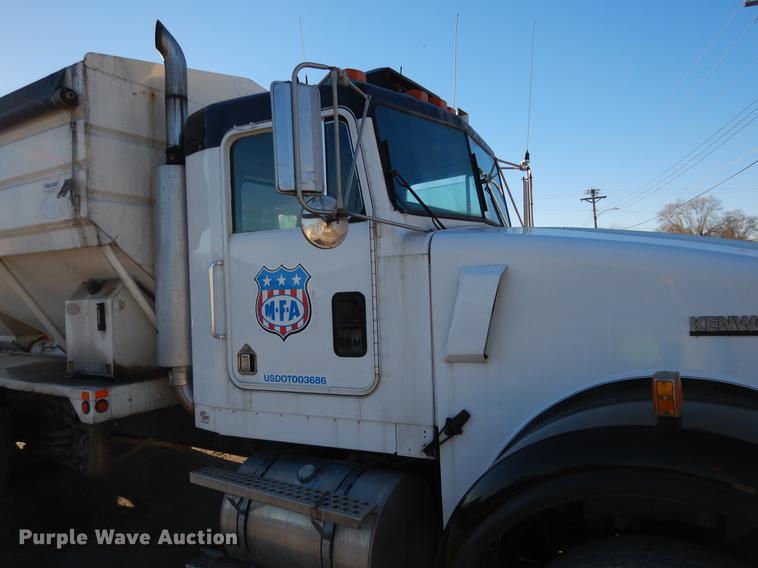 image for item DX9479 1989 Kenworth W900B fertilizer truck