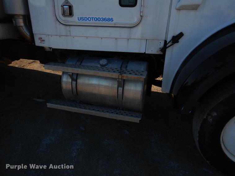 image for item DX9479 1989 Kenworth W900B fertilizer truck