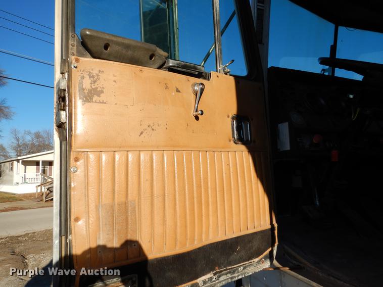 image for item DX9479 1989 Kenworth W900B fertilizer truck