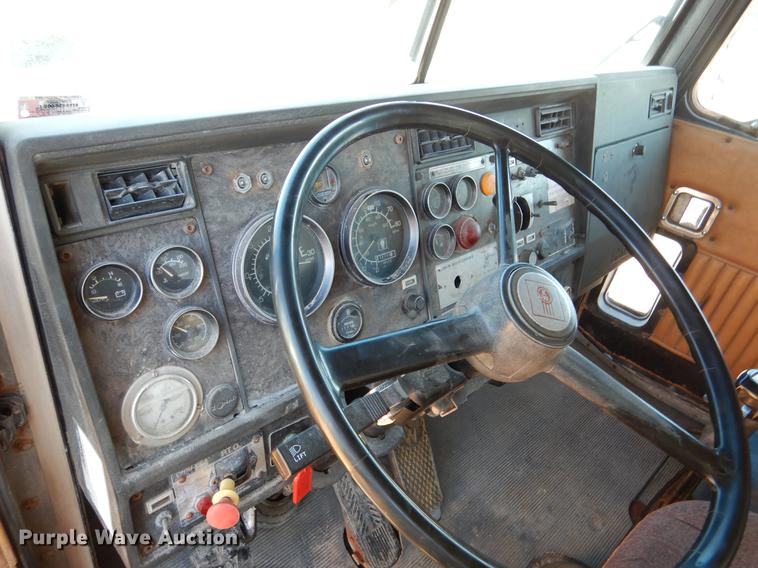 image for item DX9479 1989 Kenworth W900B fertilizer truck