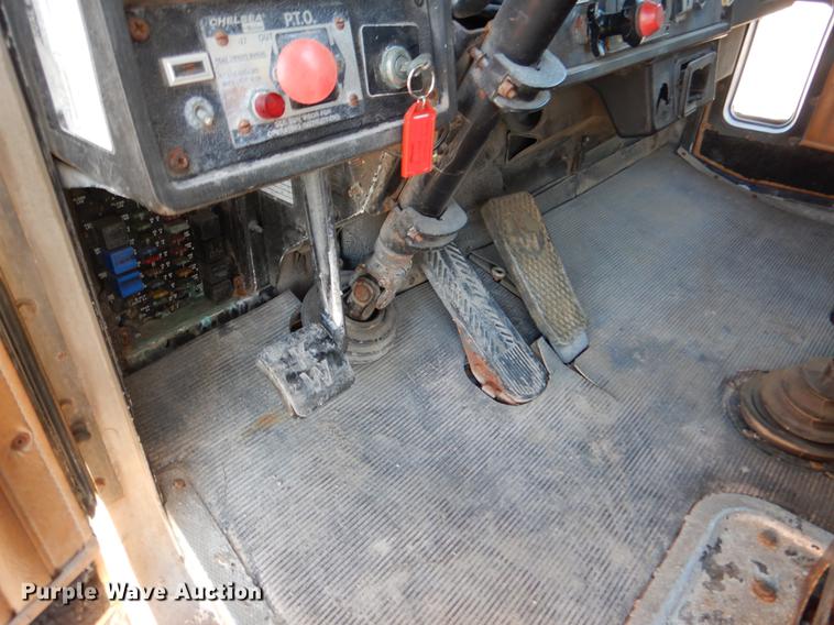 image for item DX9479 1989 Kenworth W900B fertilizer truck