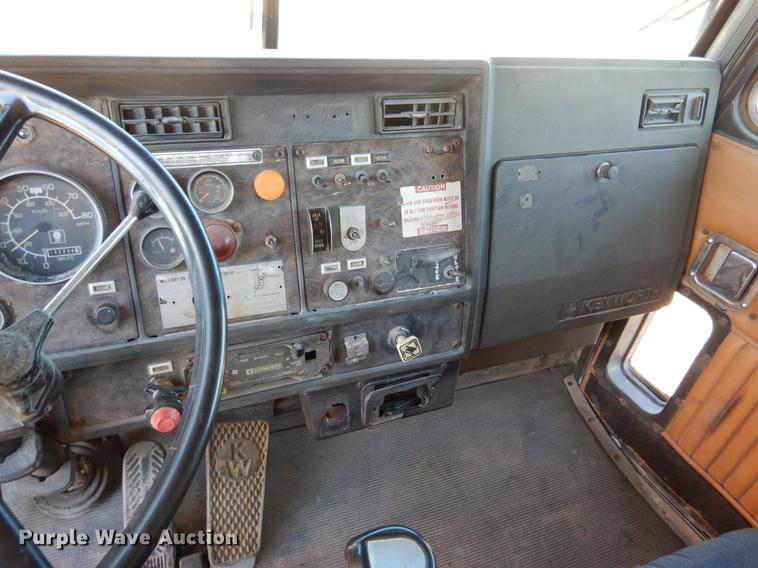 image for item DX9479 1989 Kenworth W900B fertilizer truck