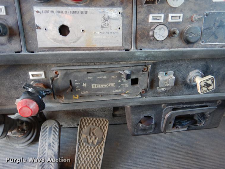 image for item DX9479 1989 Kenworth W900B fertilizer truck