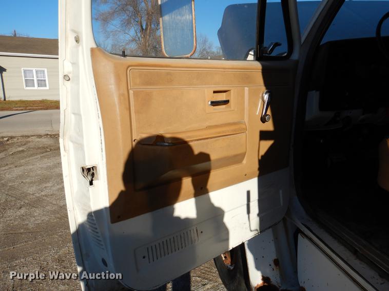 image for item DX9480 1987 GMC 7000 feed delivery truck