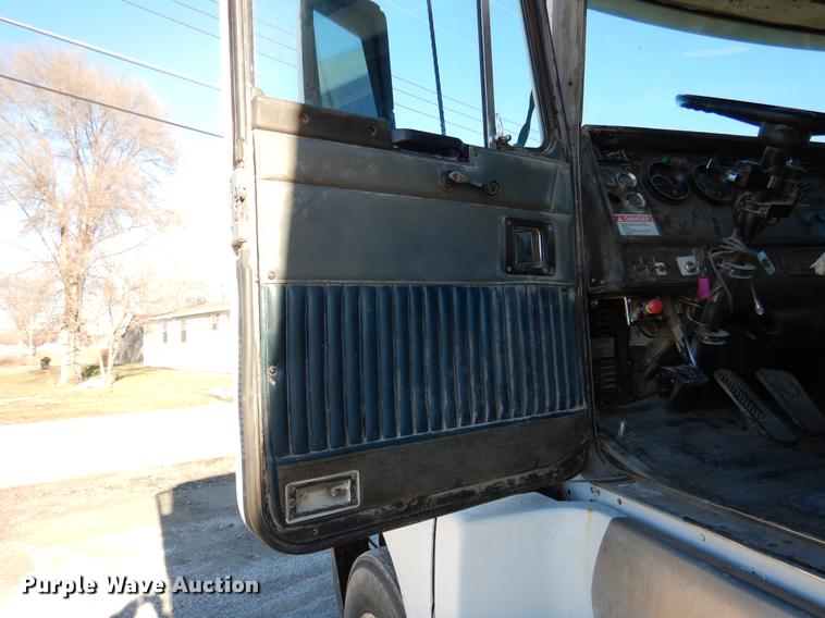 image for item DX9481 1991 Kenworth T500A grain truck