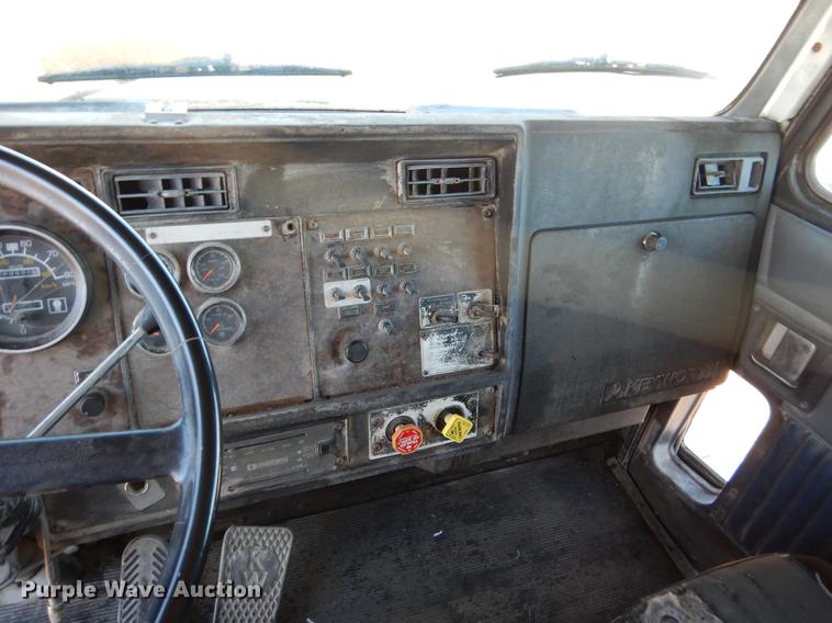 image for item DX9481 1991 Kenworth T500A grain truck