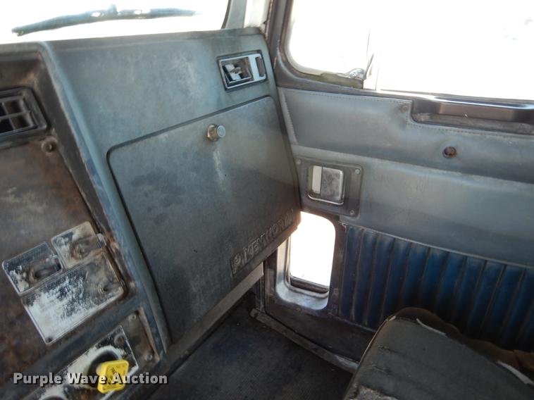 image for item DX9481 1991 Kenworth T500A grain truck