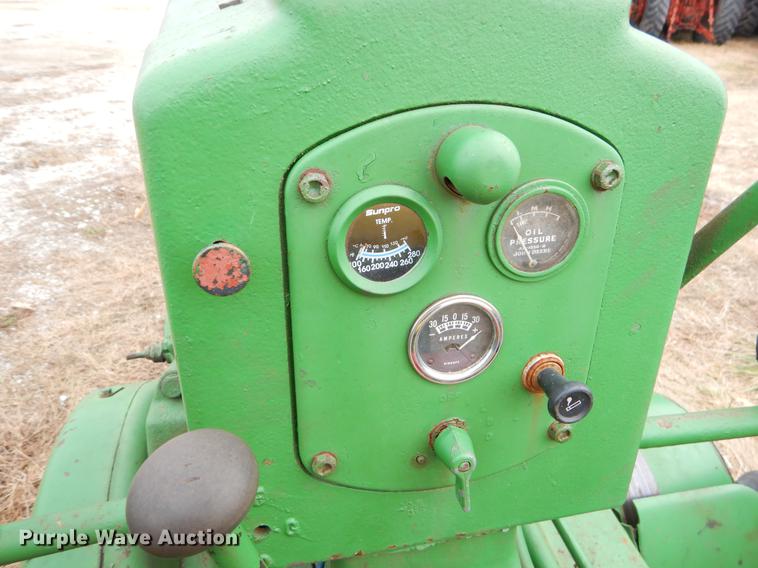 image for item ER9317 John Deere 60 tractor