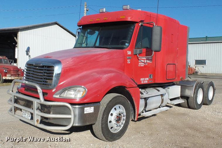 image for item DD2383 2006 Freightliner Columbia semi truck