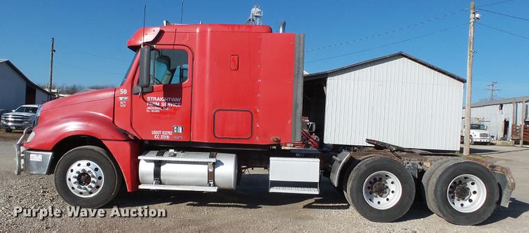 image for item DD2383 2006 Freightliner Columbia semi truck