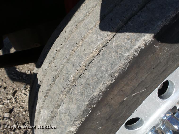 image for item DD2383 2006 Freightliner Columbia semi truck