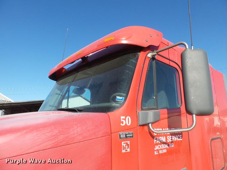 image for item DD2383 2006 Freightliner Columbia semi truck