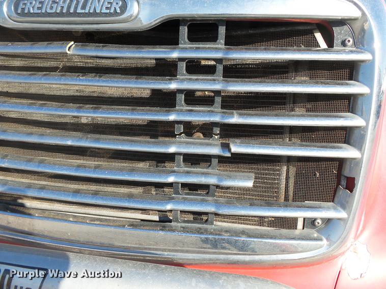 image for item DD2383 2006 Freightliner Columbia semi truck