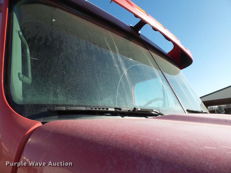 image for item DD2383 2006 Freightliner Columbia semi truck