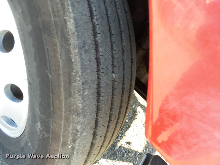 image for item DD2383 2006 Freightliner Columbia semi truck