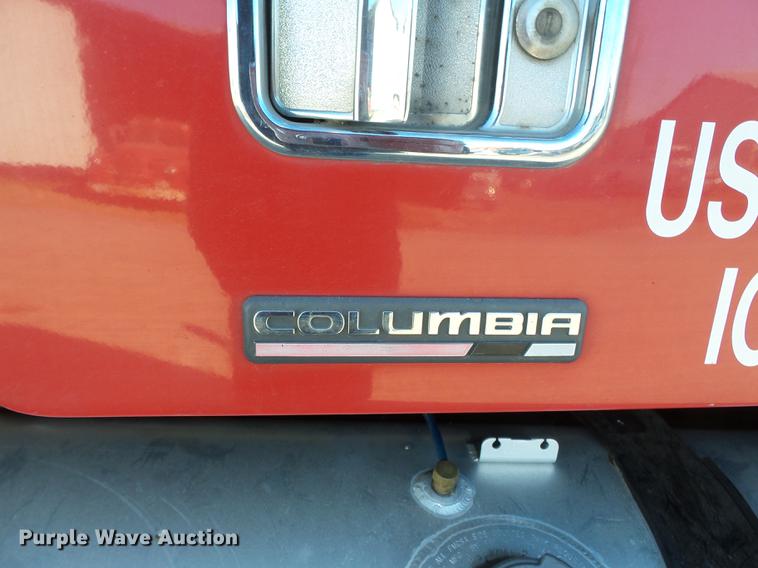 image for item DD2383 2006 Freightliner Columbia semi truck