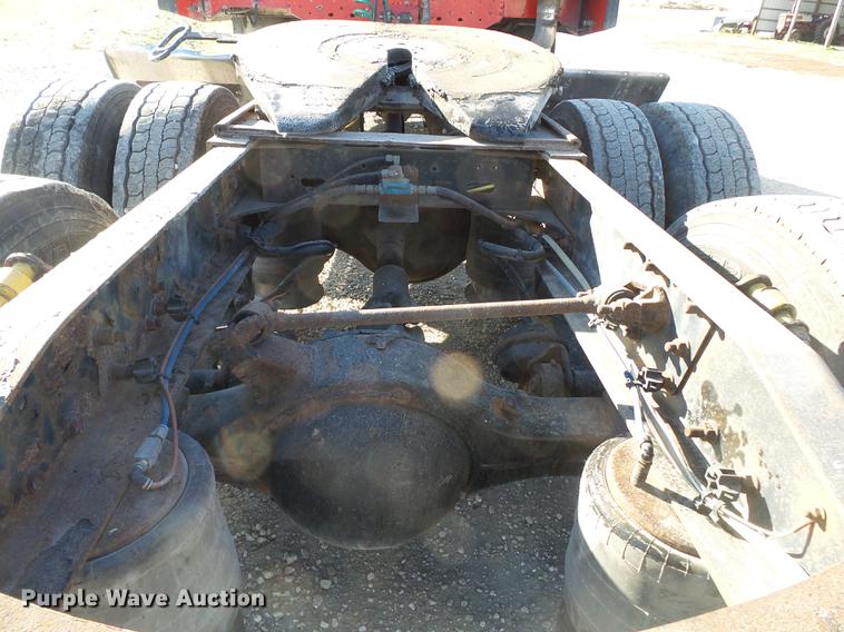 image for item DD2383 2006 Freightliner Columbia semi truck